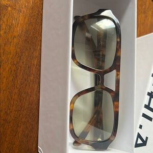VEHLA Tortoise Shell Sunglasses